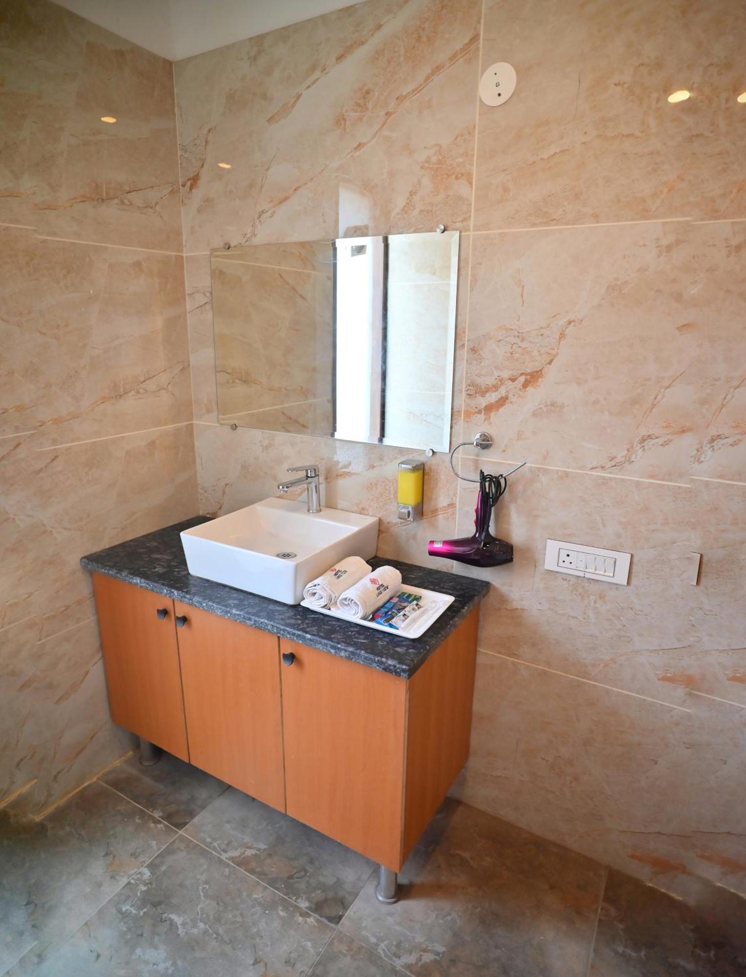 Hotel Lake View Chandīgarh المظهر الخارجي الصورة