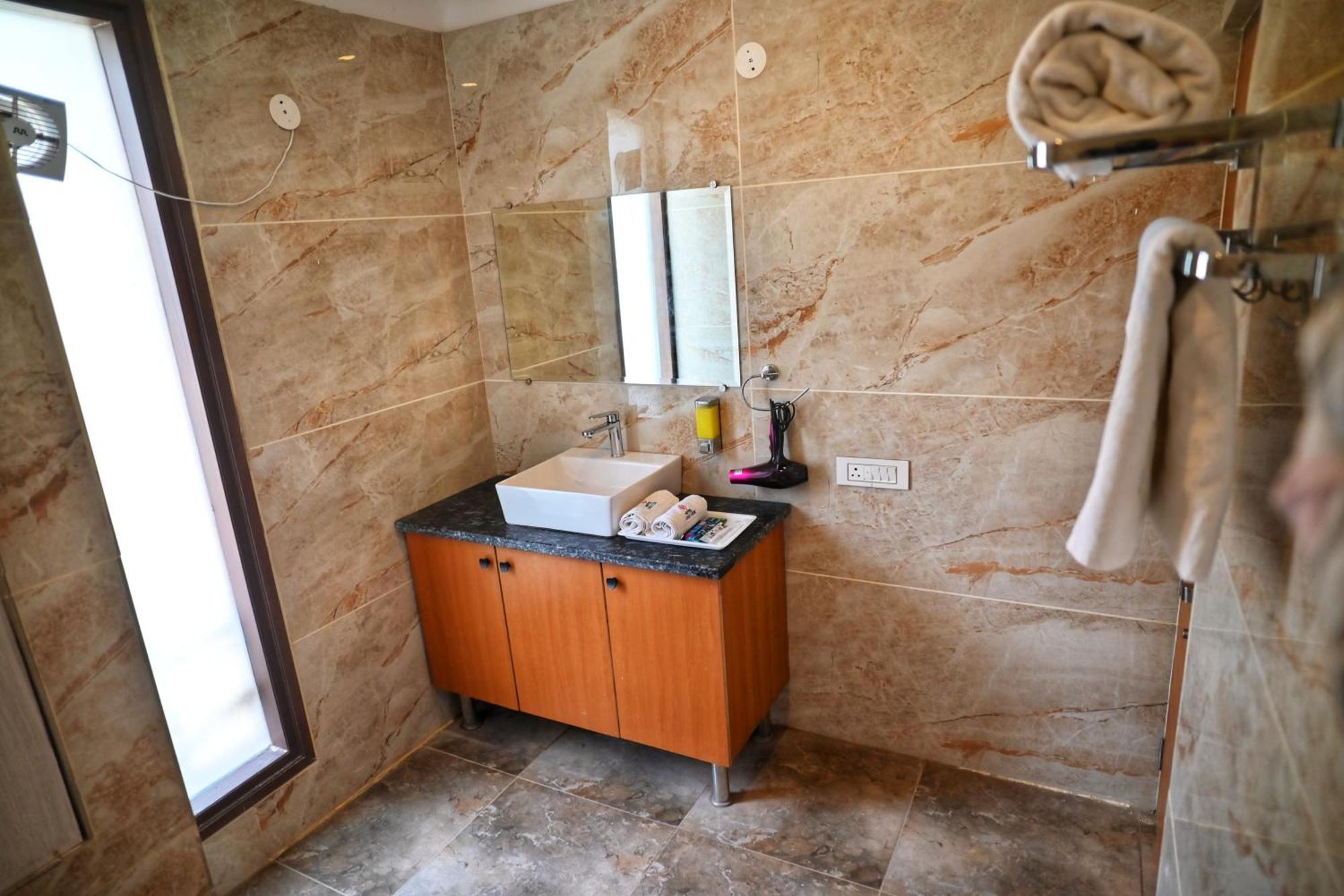 Hotel Lake View Chandīgarh المظهر الخارجي الصورة